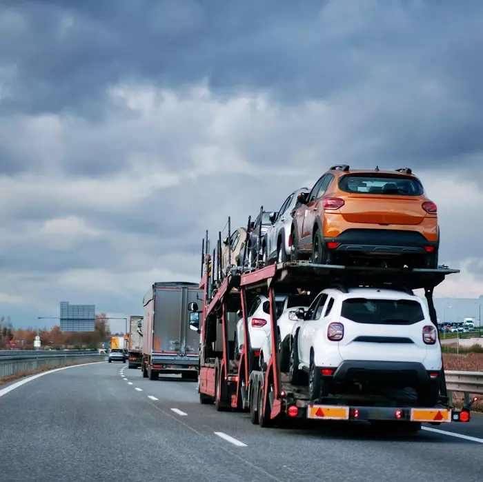 Photos de camion qui transport des véhicules